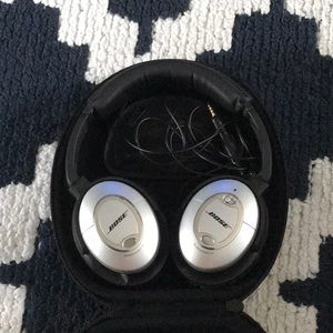 BOSE noise canceling head phones.